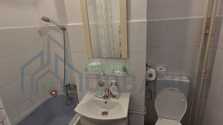 Garsonieră de închiriat, 40 mp, zona Capăt Canta, etaj 4/10, cu lift - Poză 4