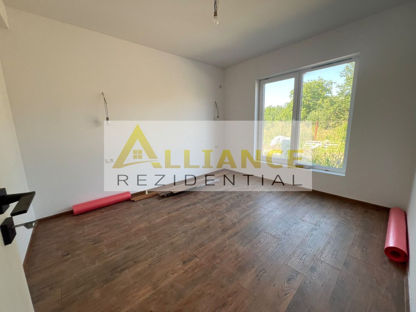 Casa Individuala - 4 camere - 400 M de STV - Poză 12