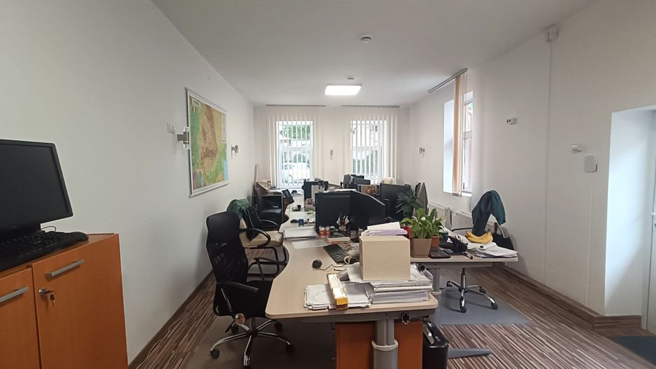 Spatiu de birou la casa cu parcari - Poză 5