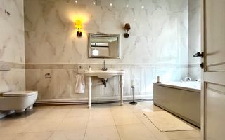 Apartament 3 camere, elegant si spațios, lângă parc, zona Centrala - Poză 12