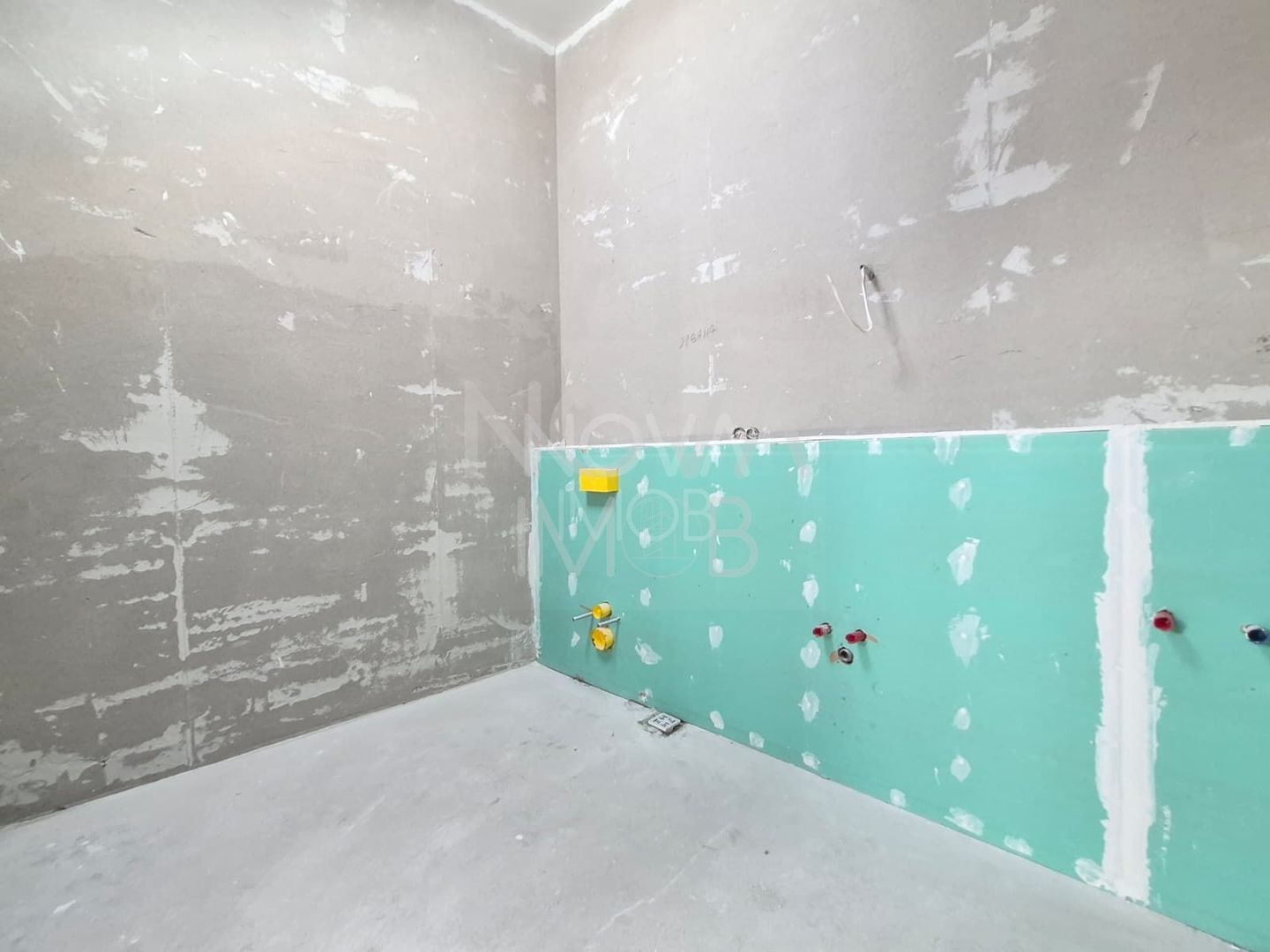 Casa generoasa cu 7 camere, 3 bai, dressing si parcare – Sura Mica - Poză 16