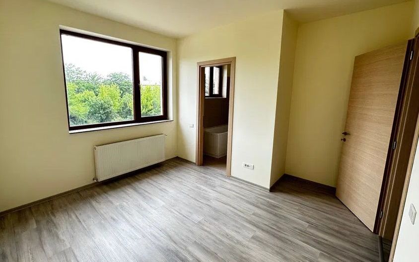 Inchiriem apartament 2 camere cu doua bai nemobilat - Poză 2