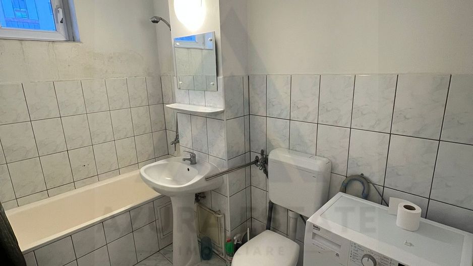 Apartament 2 camere bucatarie inchisa etaj 1 baie cu geam in Strand - Poză 5