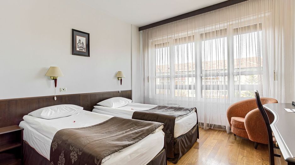 Oportunitate de investiție: Hotel Best Western de 4 stele Arad - Român - Poză 6