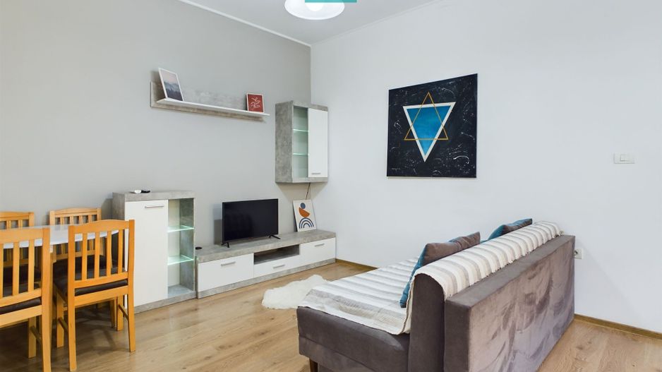 Apartament cu 3 camere la curte comună în Grădiște - Poză 4