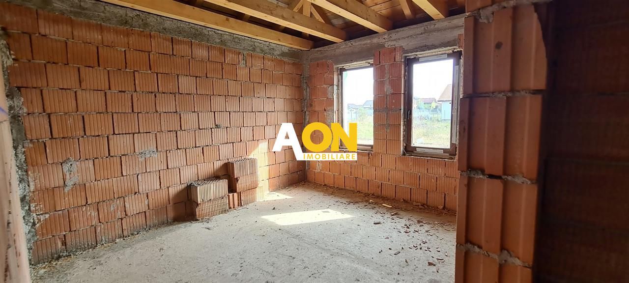 Casa la rosu cu toate utilitatile - Poză 8