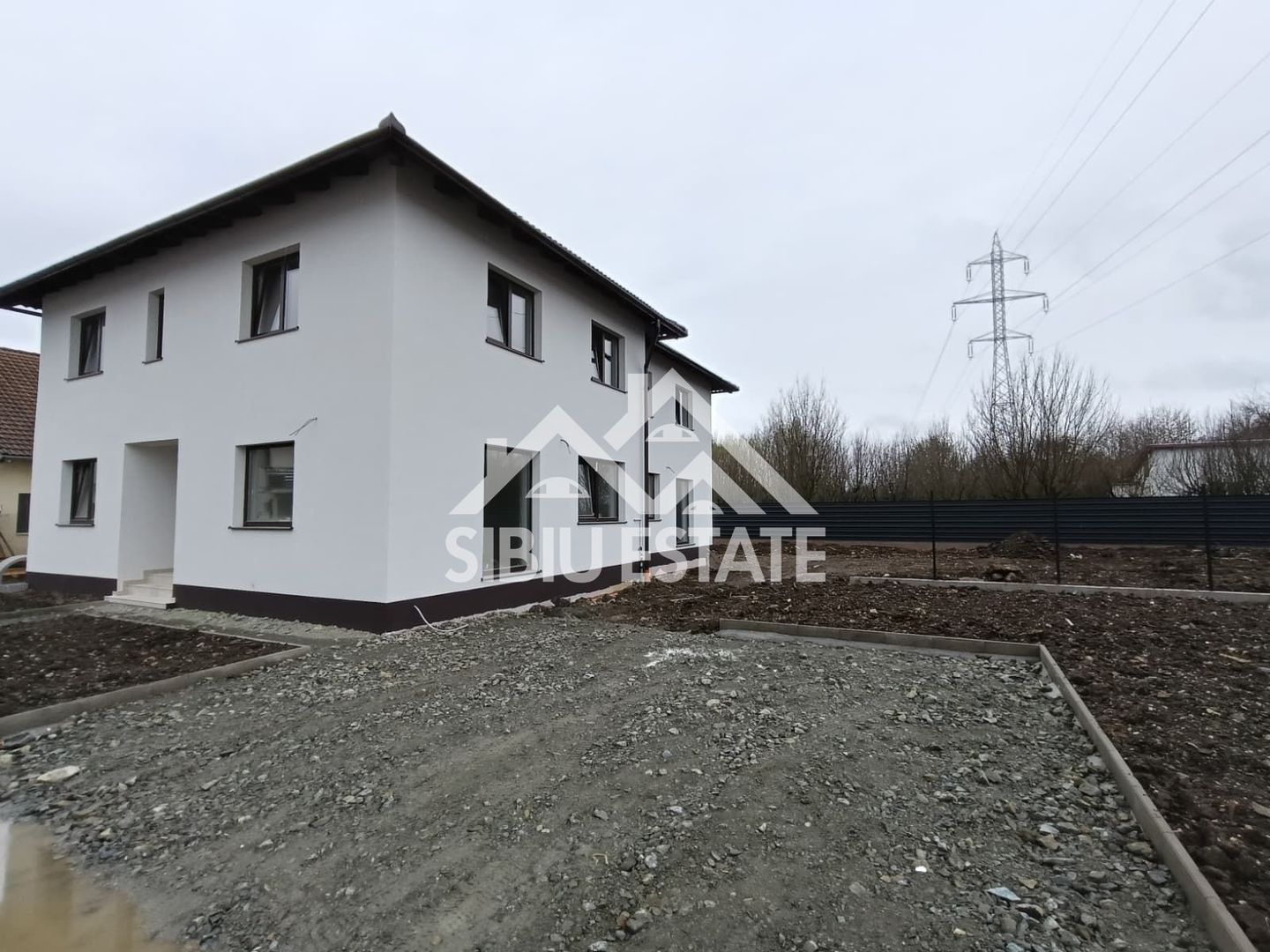 Casa tip duplex  5 camere, teren 400 mp, Selimbar acces usor - Poză 2