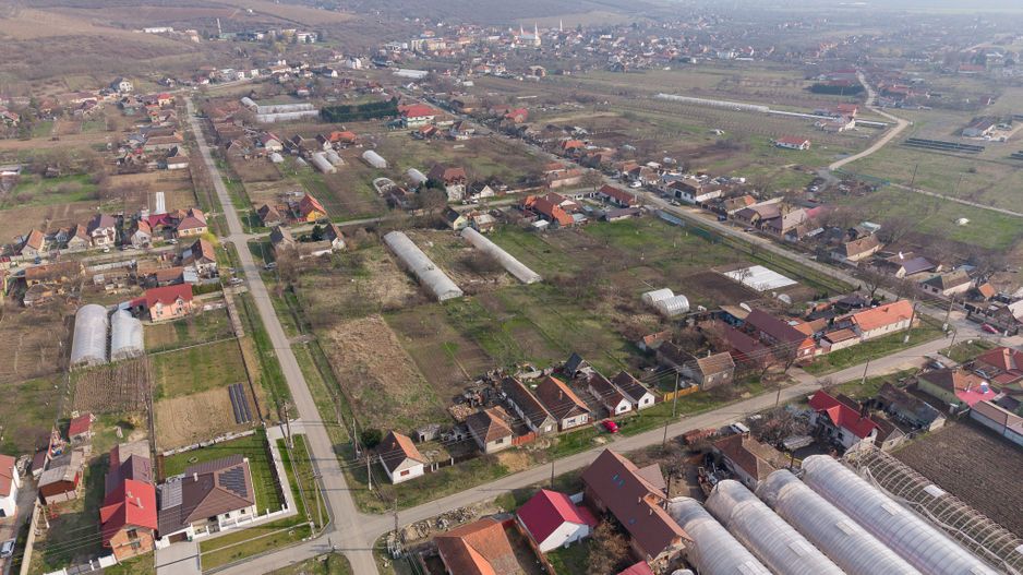 Teren 1.570 mp + casă din cărămidă–zonă liniștită - Poză 13