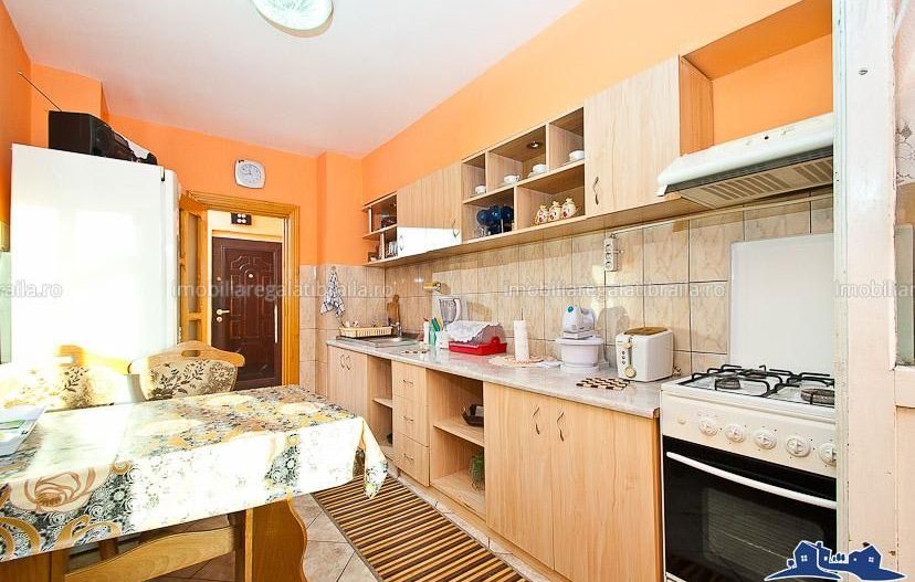 De inchiriat apartament cu 2 camere, Piata Centrala, 370 euro - Poză 2