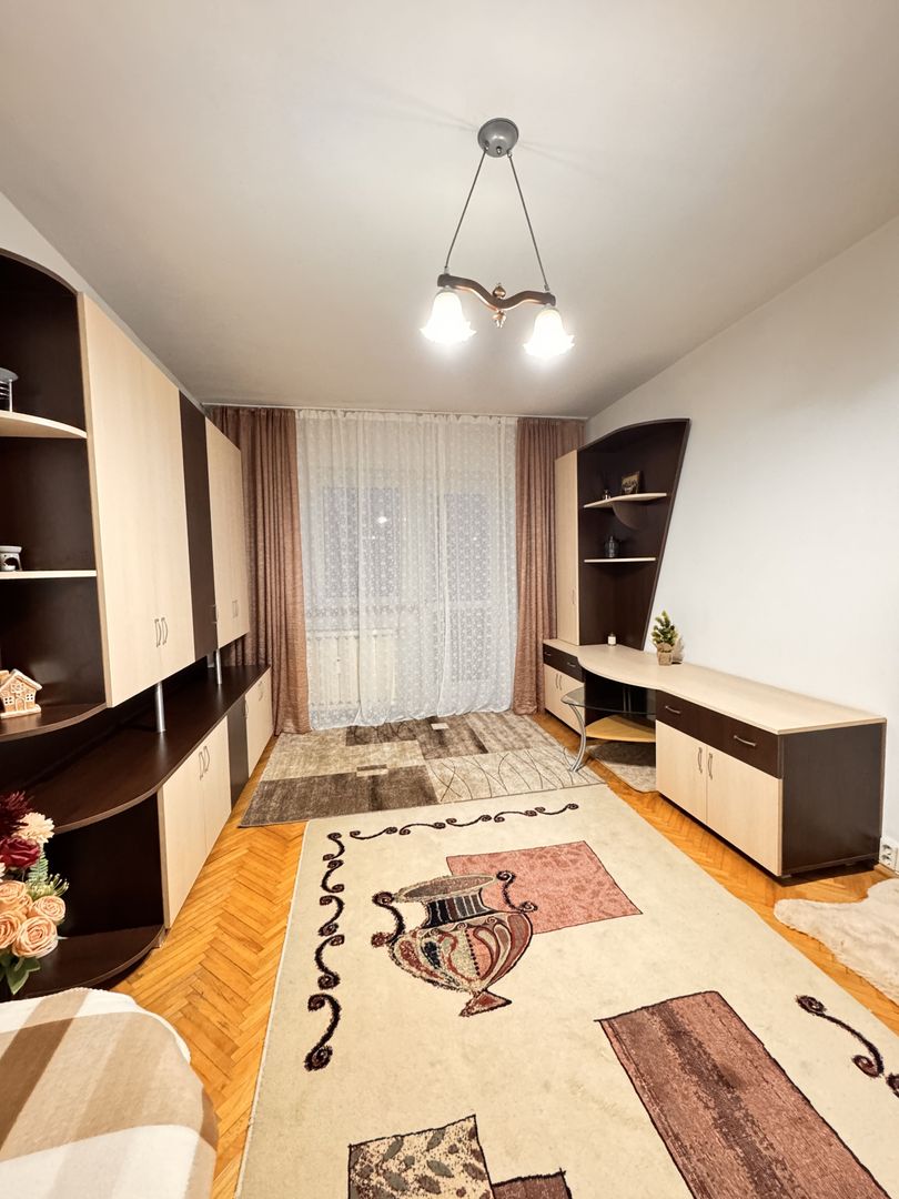 Apartament 3 camere decomandate – zona Decebal, Oradea - Poză 1