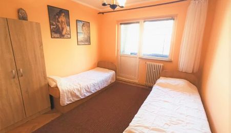 Apartament 4 camere, 2 balcoane, etaj 3, zona Rahovei