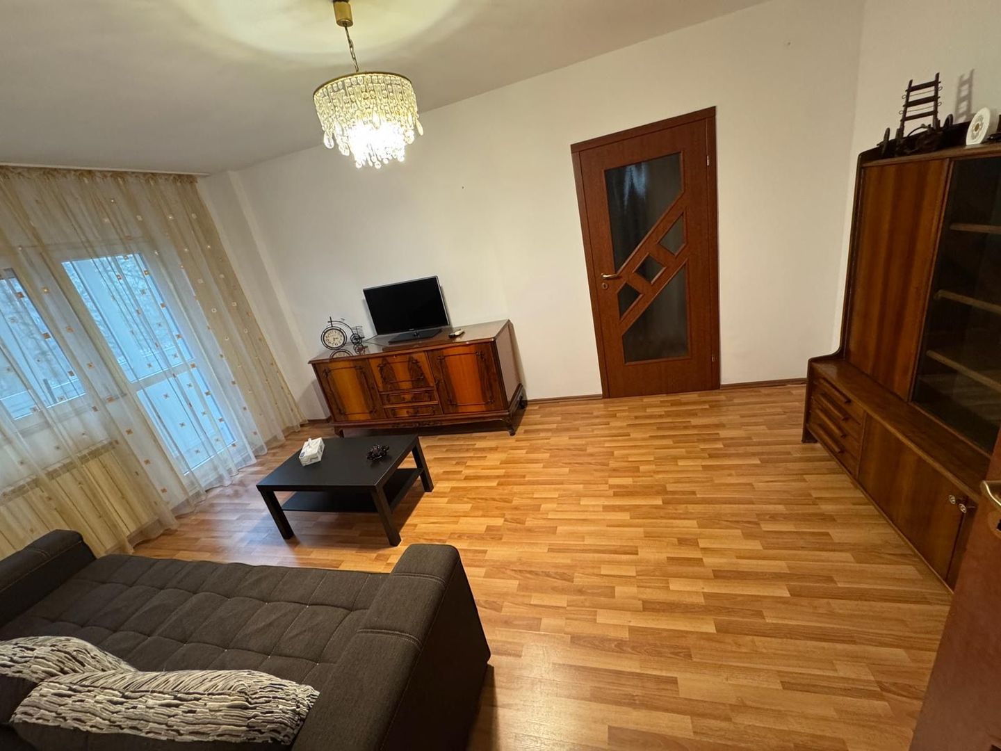 Apartament incapator cu trei camere, zona Iancuui - Poză 2