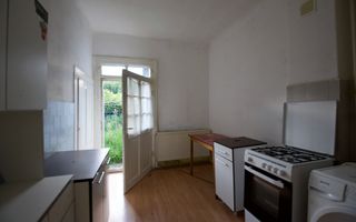 Casa cu teren liber de 200 mp in zona strazii Brasov! - Poză 5