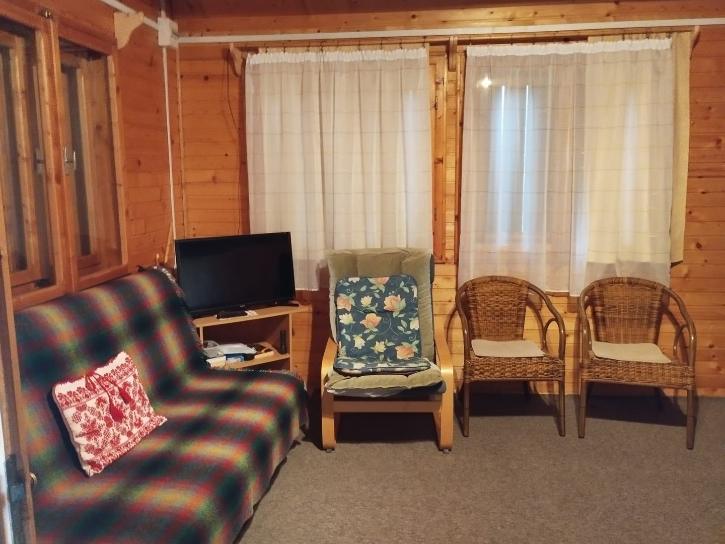 Casa 3 camere,100 mp, 565mp teren,1 baie,1 garaj 0% comision - Poză 2