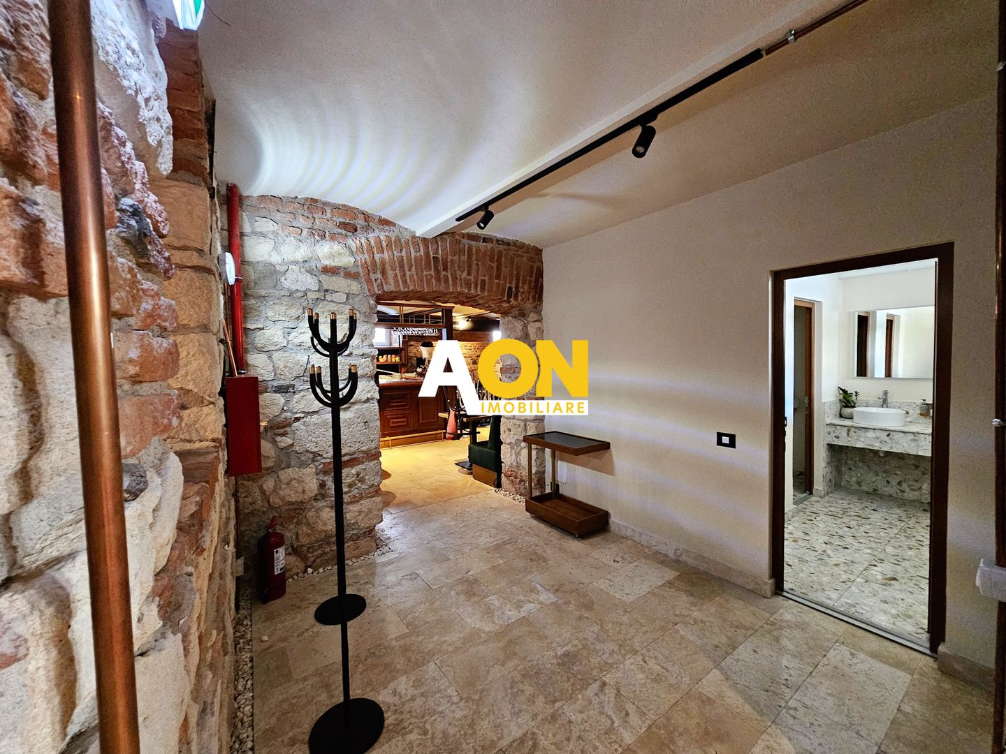 Clădire istorică ultracentrală, PUB + 13 birouri, S+P+M, renovată 2024 - Poză 16