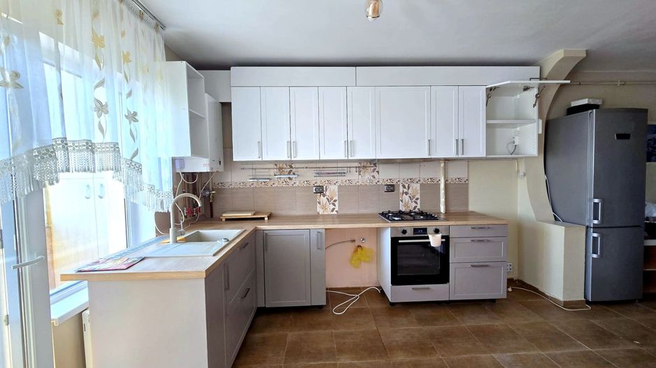 Apartament cu 3 camere de vânzare, parcare– Șesul de Sus, Florești - Poză 2