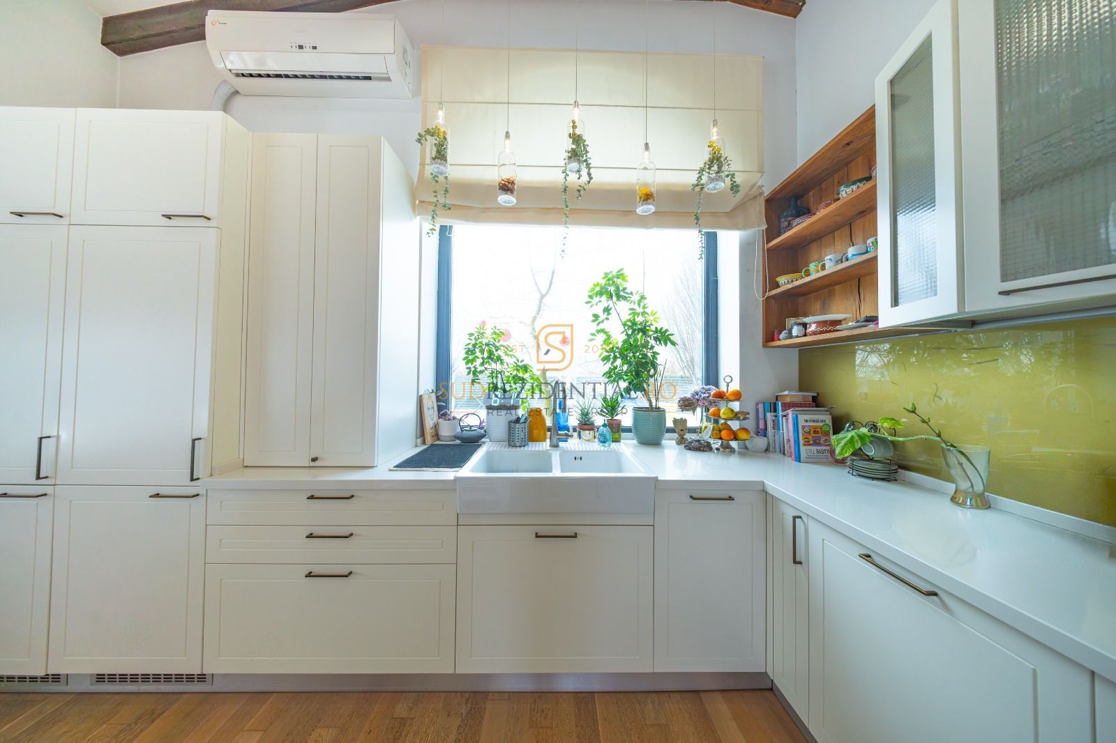 Resedinta spectaculoasa  – Vila exclusivista deschidere directa la lac - Poză 10