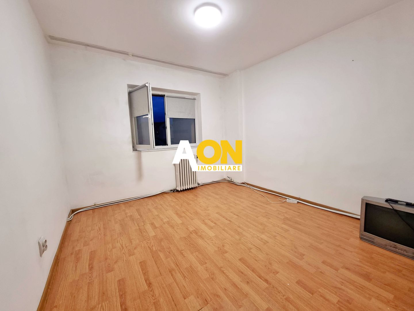 Apartament 3 camere, 2 bai, decomandat, etaj 3,  Cetate, zona Mercur - Poză 10