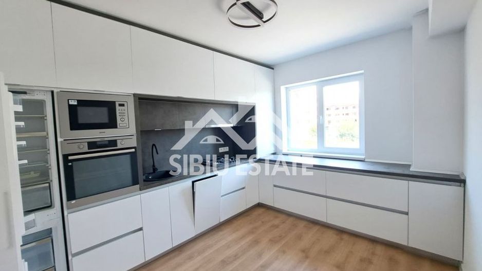 Apartament Sibiu 3 camere, 2 bai, terasa si boxa - Poză 8