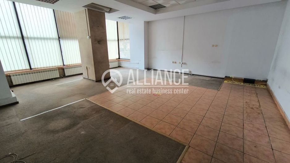 CENTRU Bdul Tomis spatiu comercial cu vitrina stradala! - Poză 2