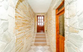Se oferă spre închiriere casă în centrul Chișinăului pentru birouri și consulate. - Poză 14