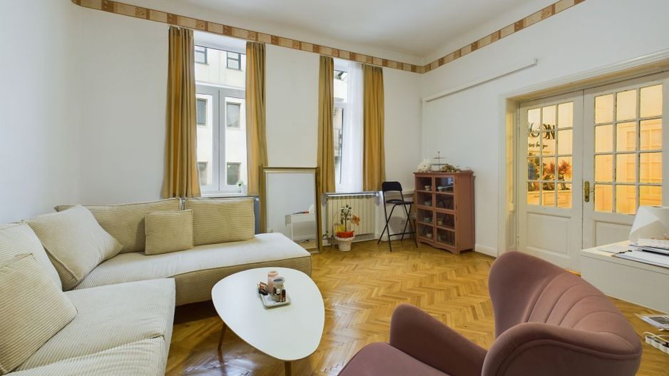 Apartament Central Renovat – Spațiu Generos la Piața Unirii - Poză 15