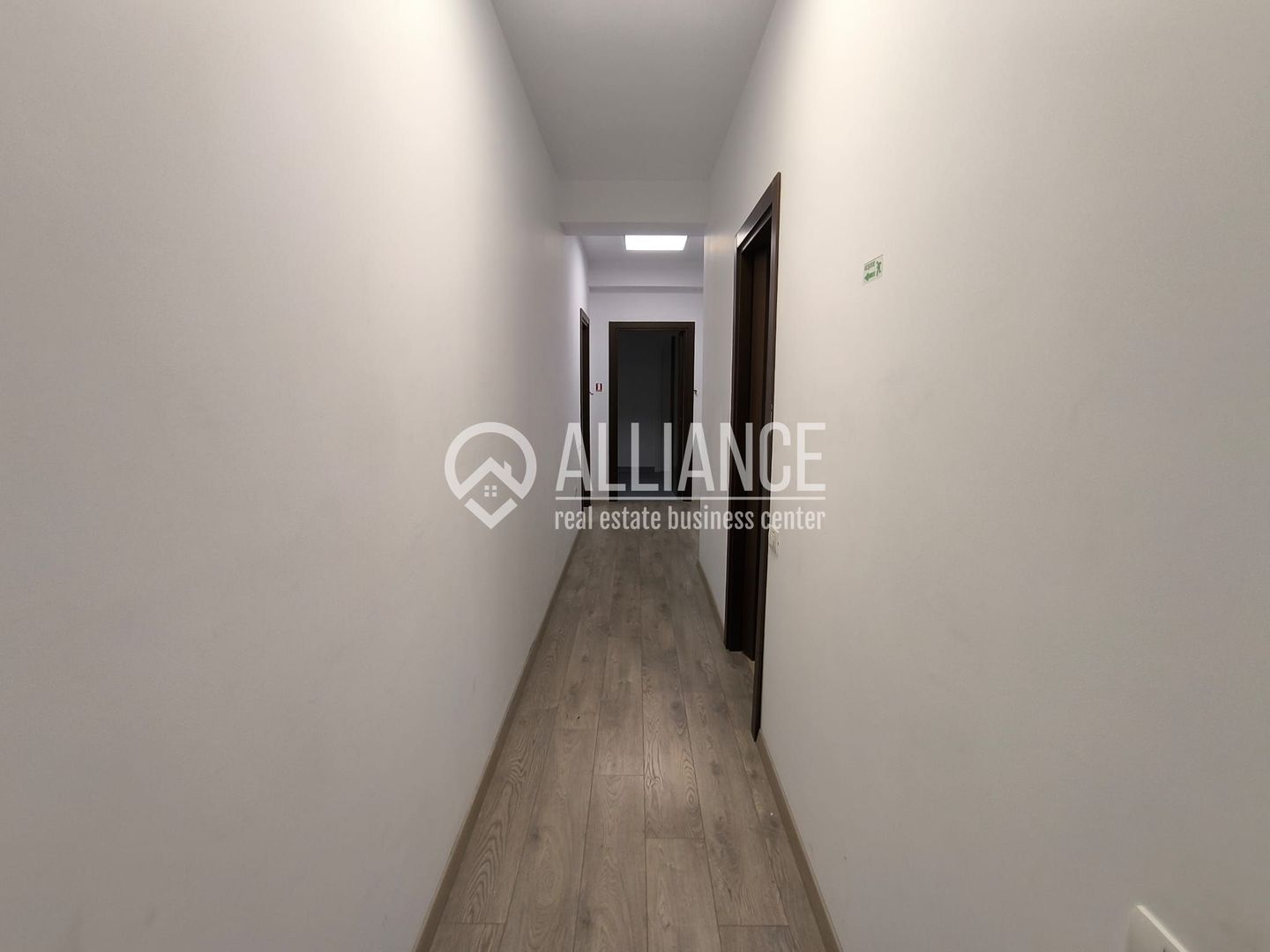 CENTRU ANAF (cod03)- Birou luminos si cochet ! - Poză 6