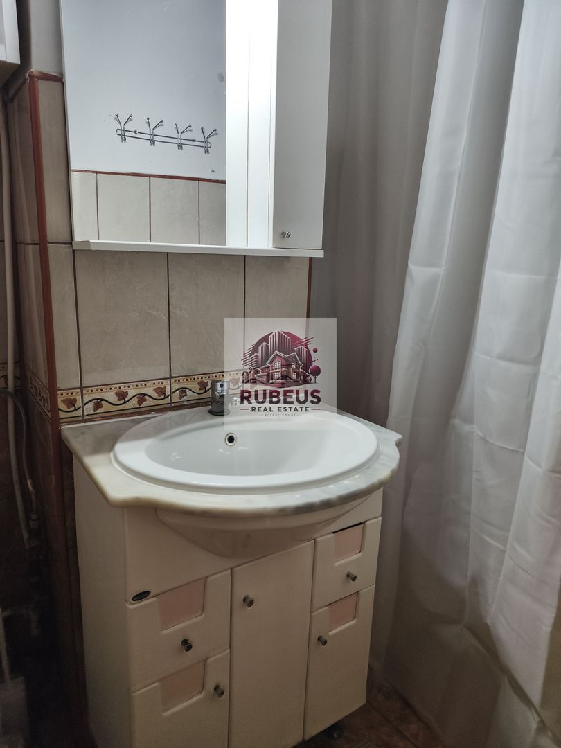 Mic la întreținere, bun la randament: apartament în Orșova - Poză 27