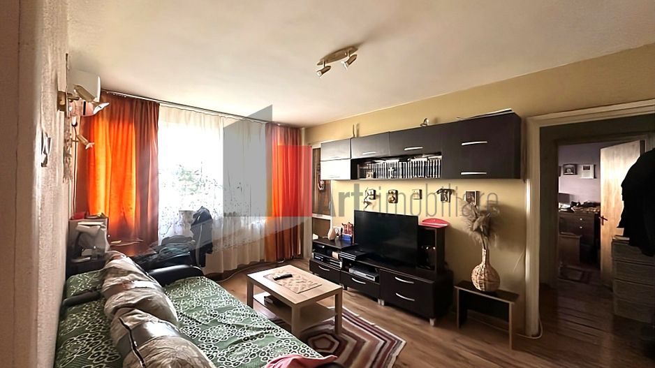 Ap.3 camere semidec. et. 6/10, piața Matei Ambrozie - Poză 1