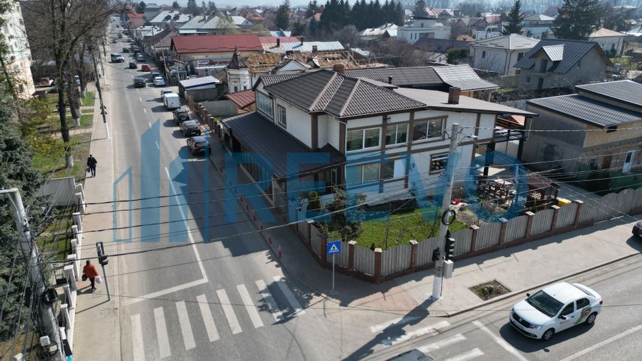 Clădire și teren de investiție, central Roman - Poză 24