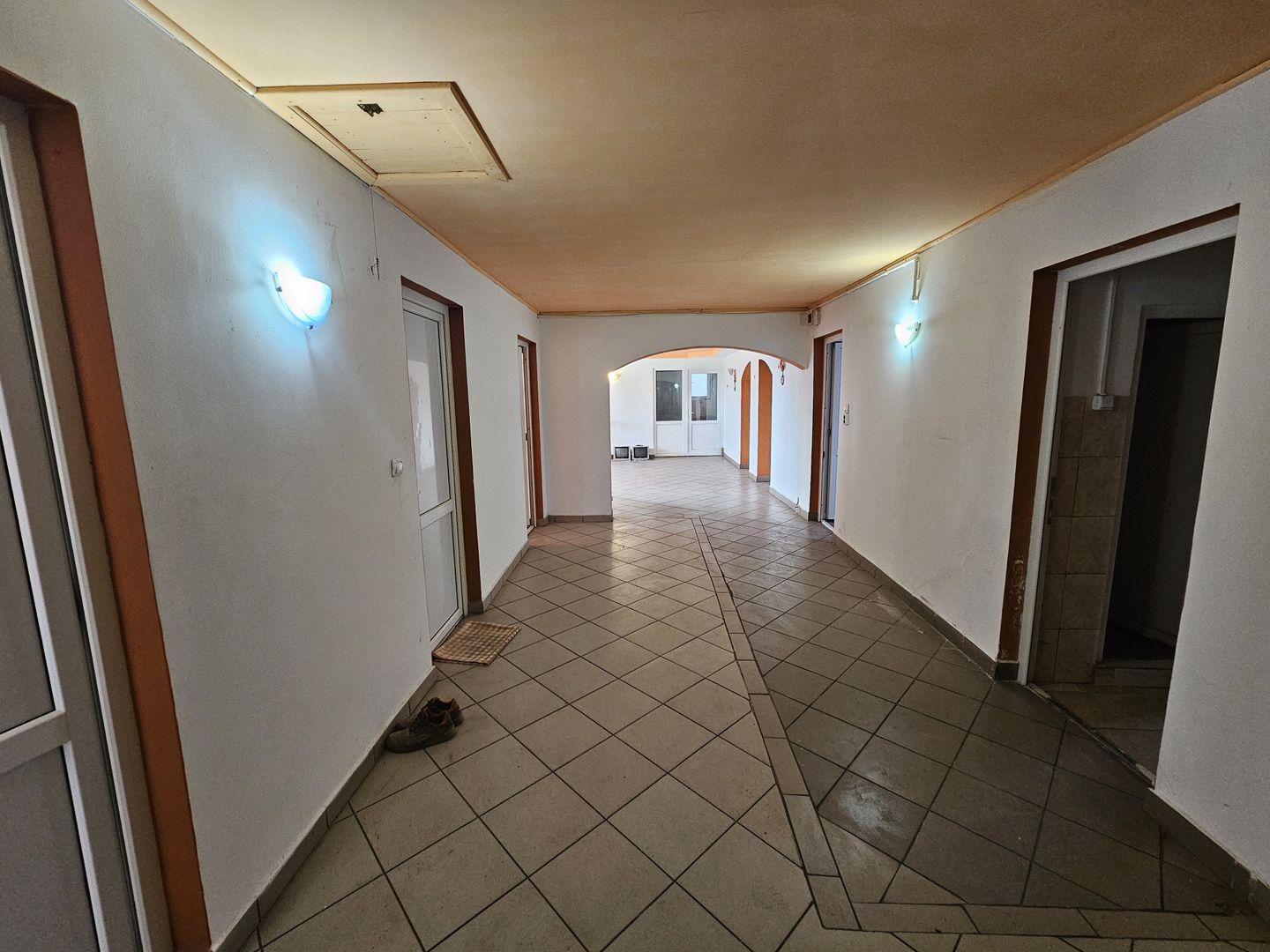 Spatiu comercial/camere cazare - 7 camere 135 mp Baicoi Prahova! - Poză 7