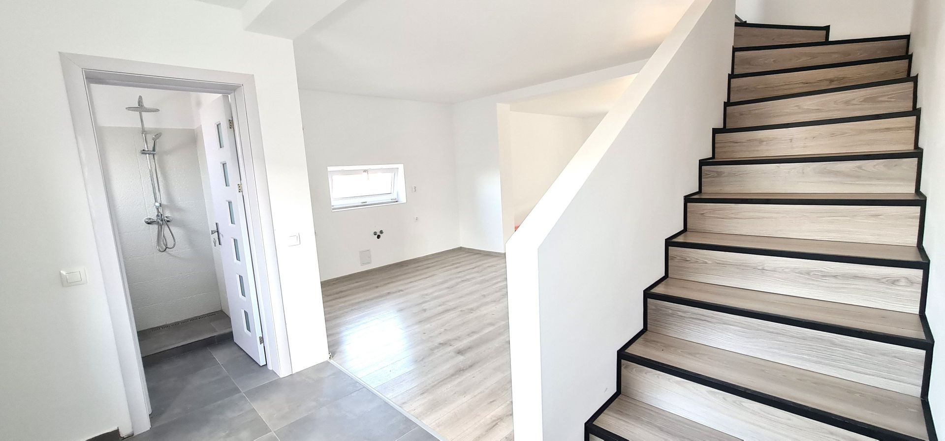 Casa finalizata intabulata in Cartier Izvor Tarlungeni Brasov - Poză 4