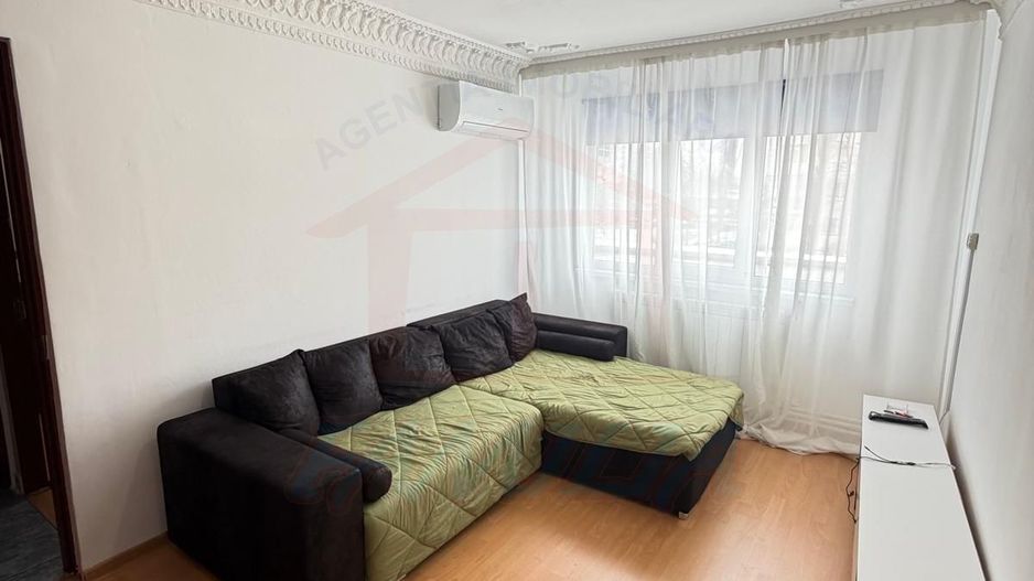 Vanzare apartament cu 4 camere in Micro 39b( k-uri), etaj 1, - Poză 1