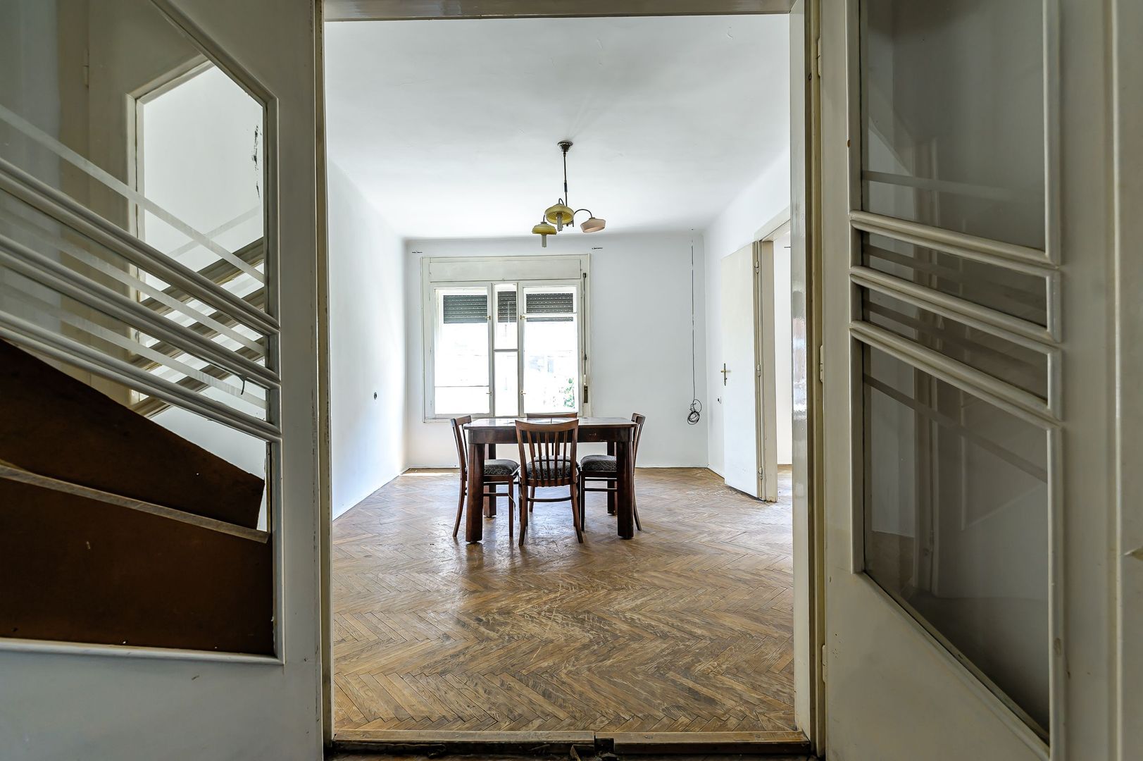 Apartament la etajul 1 în zona Pieței Reconcilierii. - Poză 5