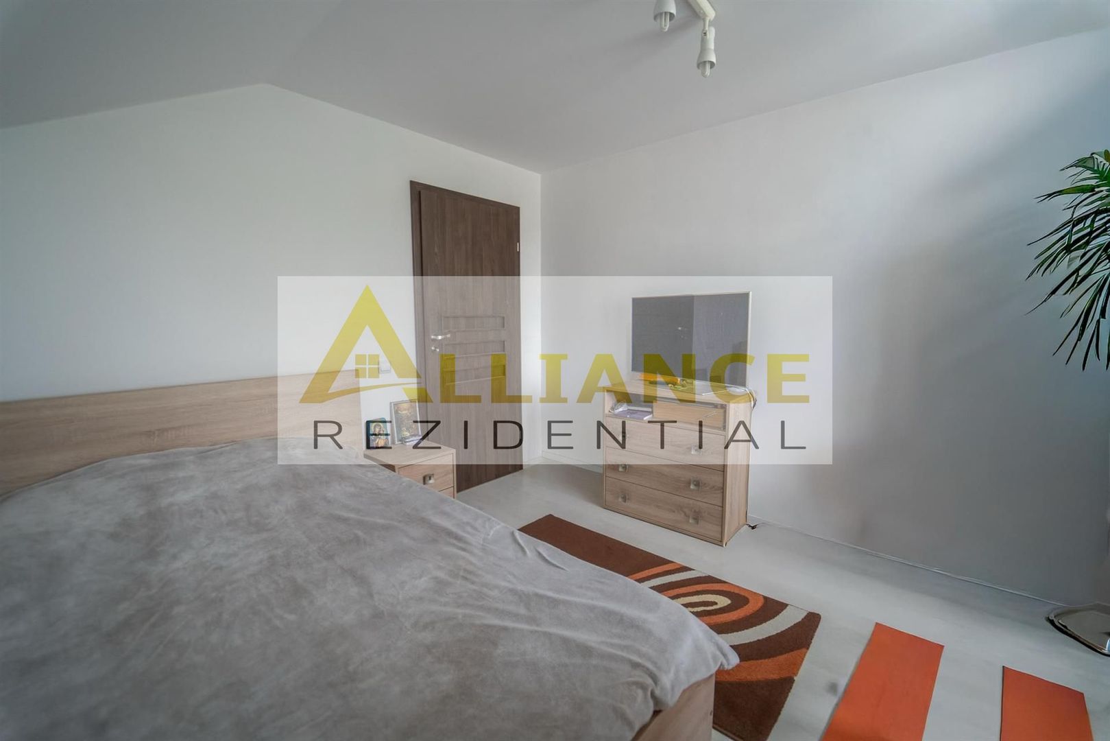 VILA MOBILATA si UTILATA- jacuzzi piscina incalzita - Poză 15