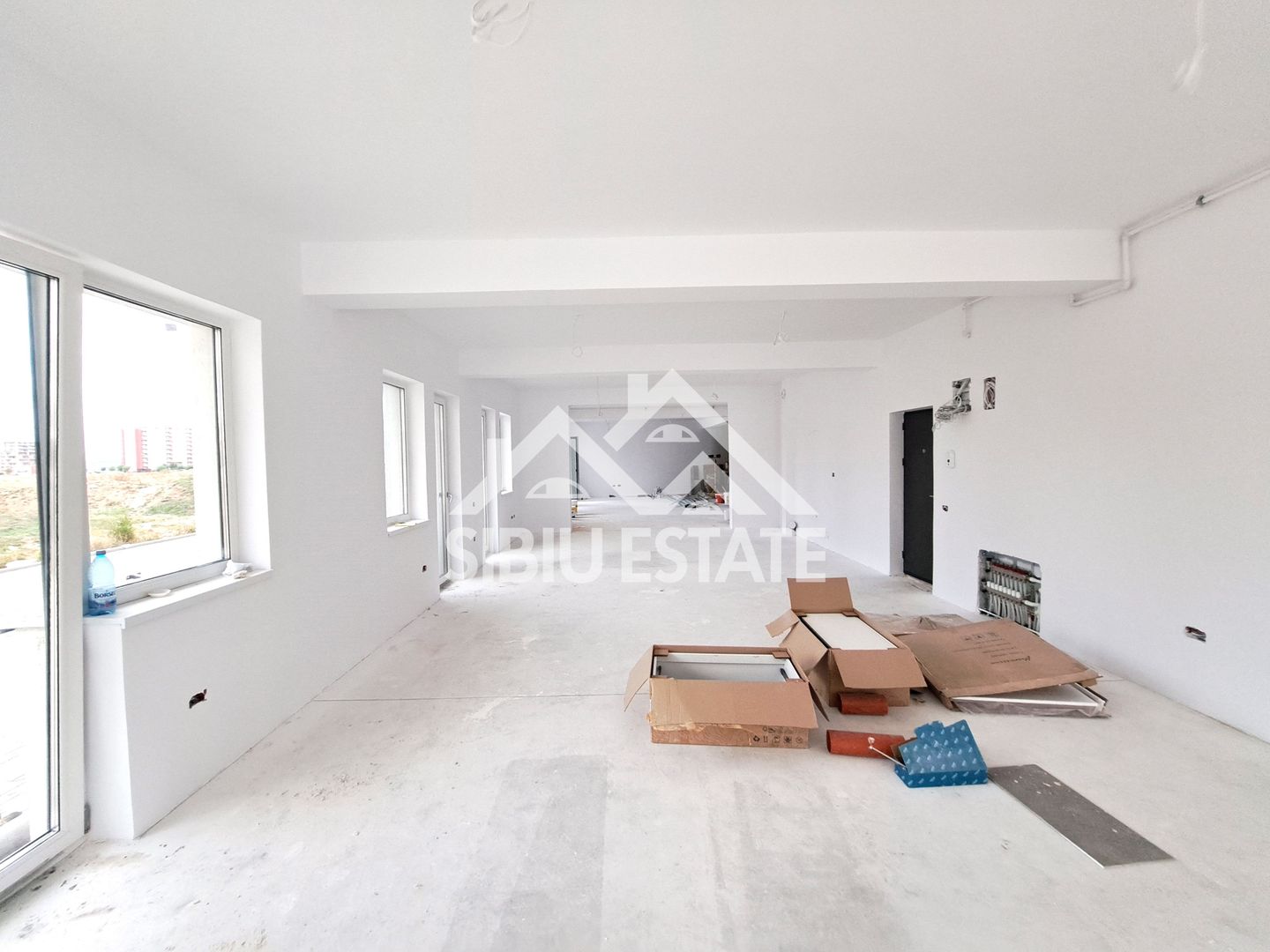 Spatiu comercial 190 mp vitrine la strada, dublu acces, parcari - Poză 6