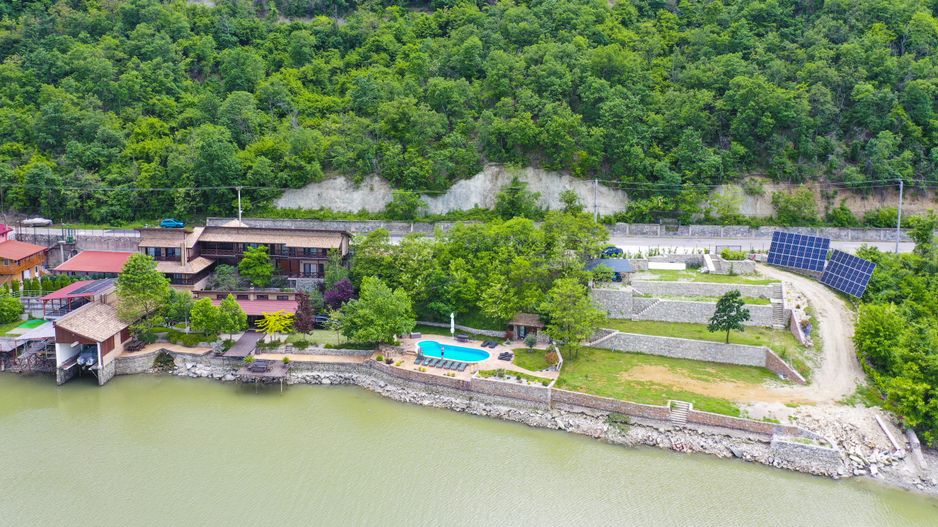 Pensiune de Lux pe Malul Dunării în Dubova - Poză 5