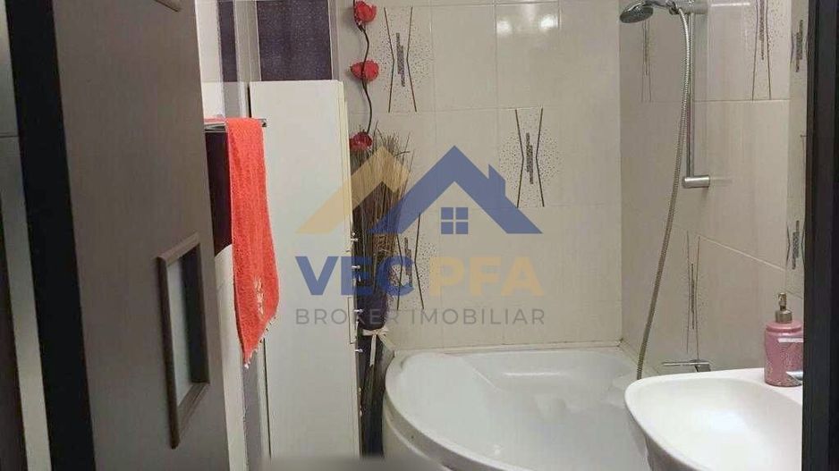 Apartament de 3 camere , Parcare inclusa - Poză 5