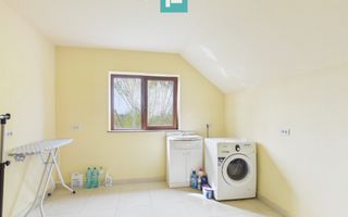 Casă spațioasă în Sântana - Poză 11