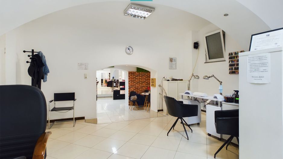 Salon cosmetică, coafor, masaj și relaxare - Poză 6