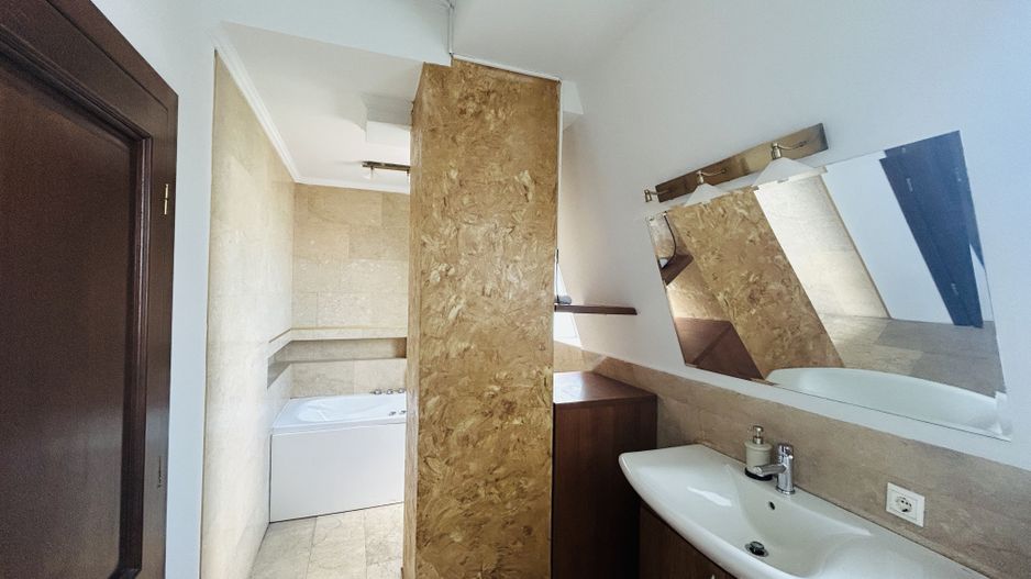 Penthouse de inchiriat, zona buna, terasa mare, mobilat si utilat - Poză 10