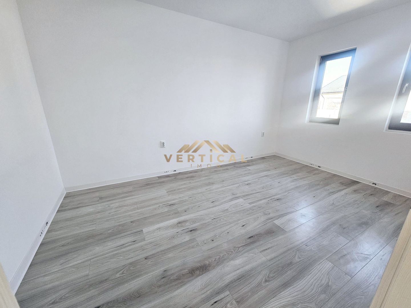 Casa pe un singur nivel cu 4 camere - comuna Berceni - Poză 3