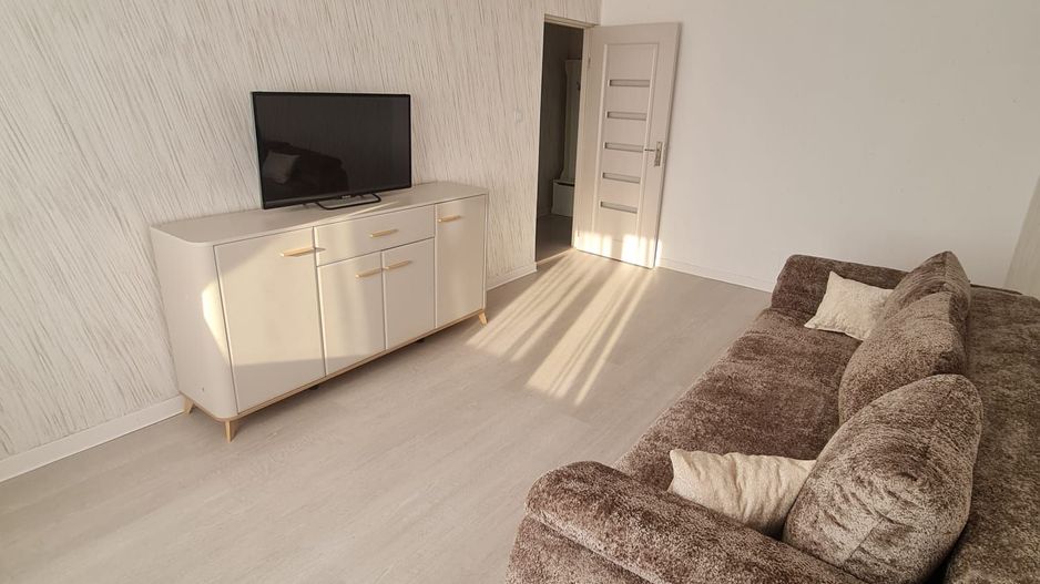 De vanzare apartament apartament cu 2 camere,  Micro 16, etaj 4, 72.000 E - Poză 2