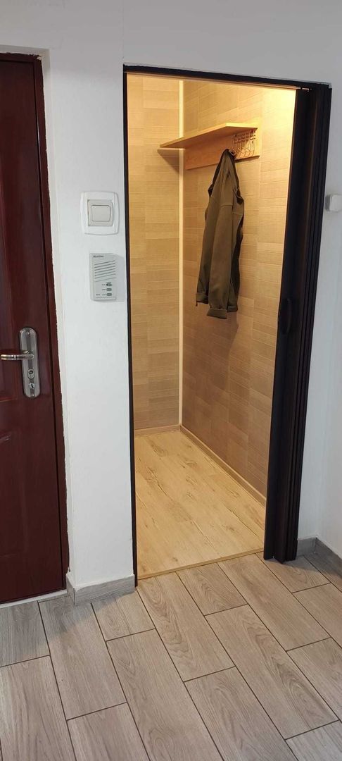 Vand apartament 2 camere Piata Moghioros - Poză 4