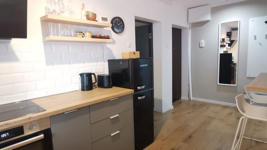 apartament 3 camere inchirier pe strada Gruia - Poză 1
