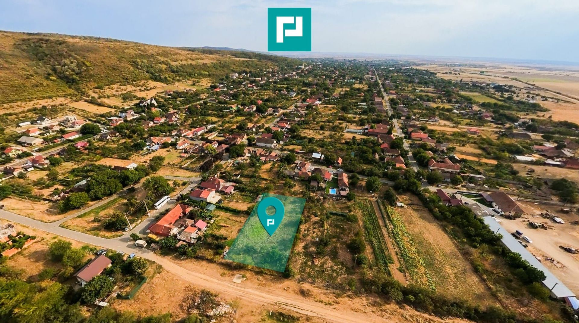 Teren intravilan 1833 mp în Cuvin - Poză 2