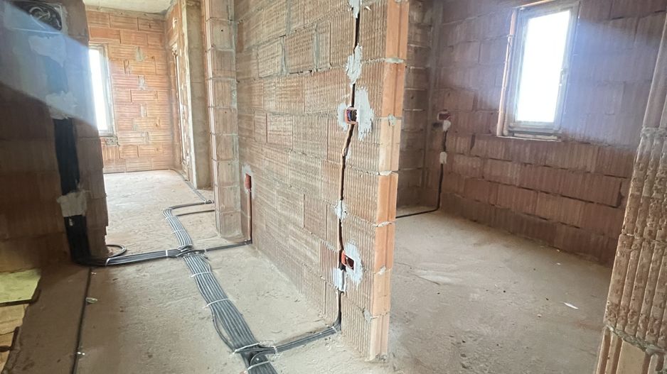 Casă la roșu, 3 dormitoare, teren 340 mp – Moșnița Nouă, lângă Kaufland - Poză 10