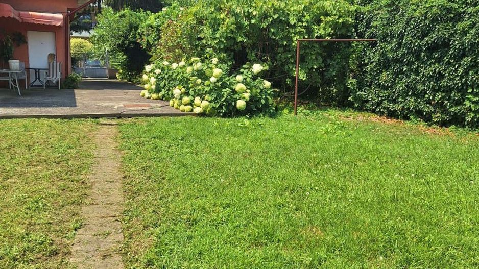 Casă cu teren generos de 1642 mp de vânzare în oraș (Zona Dâmbovița) - Poză 1