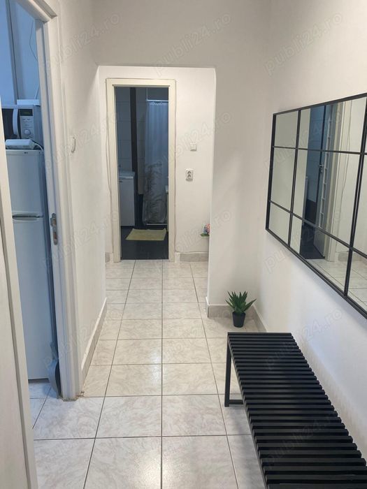 Vând apartament semicentral - Poză 1