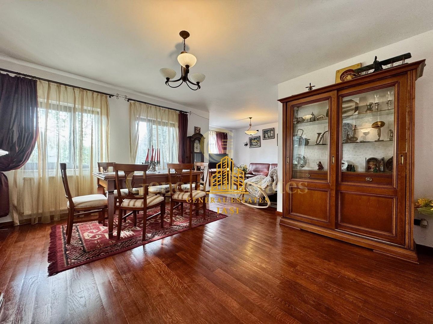 Vânzare Casă în Bucium cu Priveliște Panoramică - Poză 1